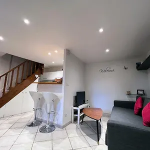 mignonne-maison-2-chambres-et-petit-jardin.hotels-rhonealpes.com/